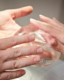 safety of silicone breast implants